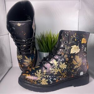 Rogue + Wolf Emberfall Combat Boots‎ Black with Fall Leaf Print Size 8.5